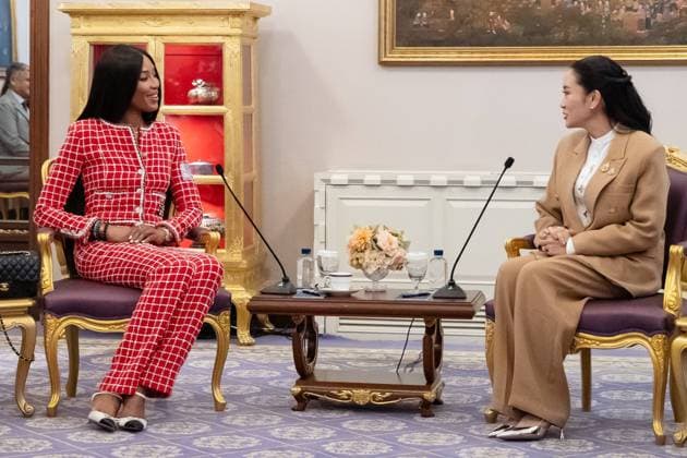 Bilder des Jahres 2025, Entertainment 02 Februar Entertainment Themen der Woche KW07 Entertainment Bilder des Tages Naomi to promote Thai models at international fashion shows in Bangkok, Thailand - 10 Feb 2025 Naomi Campbell, (L), talks to Thailand s Prime Minister Paetongtarn Shinawatra about the possibility of helping develop Thailand s fashion industry at Government house. Bangkok Thailand Copyright: xSeksanxRochanametakulx xSOPAxImagesx SR_03102