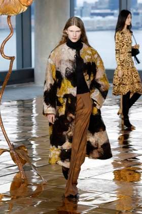 Ulla Johnson Ready to wear fall winter 2025 26 NEW YORK February 2025 Ulla Johnson Ready to wear fall winter 2025 26 NEW YORK February 2025, Credit:Zeppelin Avalon  Copyright: xZeppelinx xAvalonx 0961811443
