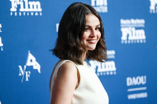 40th Annual Santa Barbara International Film Festival - Virtuosos Award SANTA BARBARA, CALIFORNIA, USA - FEBRUARY 09: Selena Gomez wearing Santoni shoes arrives at the 40th Annual Santa Barbara International Film Festival - Virtuosos Award - Honoring Ariana Grande, Clarence Maclin, Fernanda Torres, John Magaro, Mikey Madison, Monica Barbaro, Sebastian Stan, and Selena Gomez held at The Arlington Theatre on February 9, 2025 in Santa Barbara, California, United States., Credit:Xavier Collin Avalon United States, California, Santa Barbara, The Arlington Theatre  Copyright: xXavierxCollinx xAvalonx 0961829663