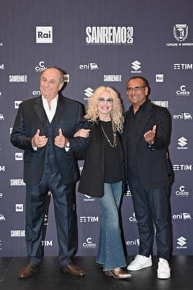 Italy prepares for 75th Sanremo Music Festival - 10 Feb 2025 Sanremo Festival host and artistic director Carlo Conti (R) and co-hosts and Italian presenters Antonella Clerici (C) and Gerry Scotti (L) pose during a photocall at the 75th Sanremo Italian Song Festival, Sanremo, Italy, 10 February 2025. The music festival runs from 11 to 15 February 2025., Credit:Maria Laura Antonelli Avalon Italy, Sanremo  Copyright: xMariaxLauraxAntonellix xAvalonx 0961842640