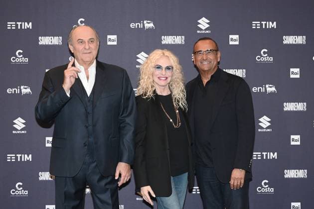 Italy prepares for 75th Sanremo Music Festival - 10 Feb 2025 Sanremo Festival host and artistic director Carlo Conti (R) and co-hosts and Italian presenters Antonella Clerici (C) and Gerry Scotti (L) pose during a photocall at the 75th Sanremo Italian Song Festival, Sanremo, Italy, 10 February 2025. The music festival runs from 11 to 15 February 2025., Credit:Maria Laura Antonelli Avalon Italy, Sanremo  Copyright: xMariaxLauraxAntonellix xAvalonx 0961842691