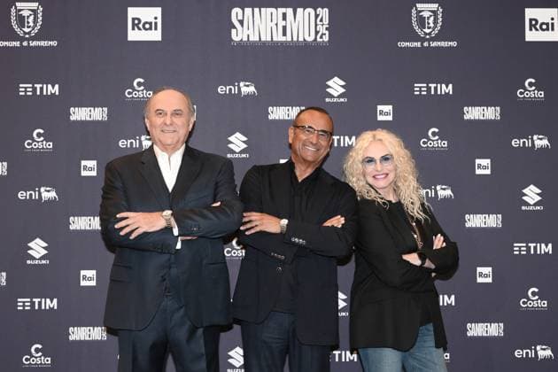 Italy prepares for 75th Sanremo Music Festival - 10 Feb 2025 Sanremo Festival host and artistic director Carlo Conti (R) and co-hosts and Italian presenters Antonella Clerici (C) and Gerry Scotti (L) pose during a photocall at the 75th Sanremo Italian Song Festival, Sanremo, Italy, 10 February 2025. The music festival runs from 11 to 15 February 2025., Credit:Maria Laura Antonelli Avalon Italy, Sanremo  Copyright: xMariaxLauraxAntonellix xAvalonx 0961842736