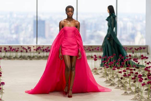 A model wears Carolina Herrera clothing, designed by Wes Gordon during Fashion Week in New York, United States, 10 February 2025. Designer Wes Gordon presents his new collection in New York !ACHTUNG: NUR REDAKTIONELLE NUTZUNG!  Copyright: xAngelxColmenaresx AME8932 20250210-55015958302_1