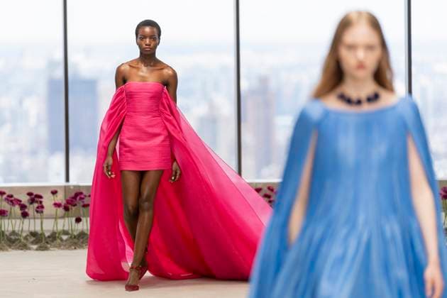Bilder des Jahres 2025, Entertainment 02 Februar Entertainment Themen der Woche KW07 Entertainment Bilder des Tages A model wears Carolina Herrera clothing, designed by Wes Gordon during Fashion Week in New York, United States, 10 February 2025. Designer Wes Gordon presents his new collection in New York !ACHTUNG: NUR REDAKTIONELLE NUTZUNG!  Copyright: xAngelxColmenaresx AME8928 20250210-55015958342_1