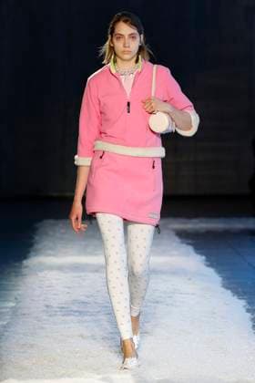 Défilé de mode Sandy Liang collection automne hiver 2025 2026 lors de la Fashion Week de New York Model on the runway at the Sandy Liang Fall RTW 2025 fashion show as part of New York Fashion Week on February 09, 2025 in New York, New York New York Etats Unis  Copyright: xAgencex xBestimagexAgencex xBestimagex