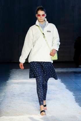 Défilé de mode Sandy Liang collection automne hiver 2025 2026 lors de la Fashion Week de New York Model on the runway at the Sandy Liang Fall RTW 2025 fashion show as part of New York Fashion Week on February 09, 2025 in New York, New York New York Etats Unis  Copyright: xAgencex xBestimagexAgencex xBestimagex