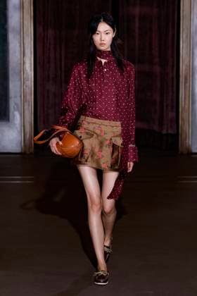 Défilé de mode Monse collection automne hiver 2025 2026 lors de la Fashion Week de New York Model on the runway at the MOnse Fall RTW 2025 fashion show as part of New York Fashion Week on February 09, 2025 in New York, New York New York Etats Unis  Copyright: xAgencex xBestimagexAgencex xBestimagex