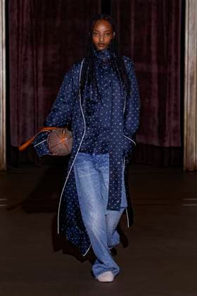 Défilé de mode Monse collection automne hiver 2025 2026 lors de la Fashion Week de New York Model on the runway at the MOnse Fall RTW 2025 fashion show as part of New York Fashion Week on February 09, 2025 in New York, New York New York Etats Unis  Copyright: xAgencex xBestimagexAgencex xBestimagex