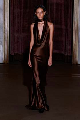 Défilé de mode Monse collection automne hiver 2025 2026 lors de la Fashion Week de New York Model on the runway at the MOnse Fall RTW 2025 fashion show as part of New York Fashion Week on February 09, 2025 in New York, New York New York Etats Unis  Copyright: xAgencex xBestimagexAgencex xBestimagex
