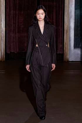 Défilé de mode Monse collection automne hiver 2025 2026 lors de la Fashion Week de New York Model on the runway at the MOnse Fall RTW 2025 fashion show as part of New York Fashion Week on February 09, 2025 in New York, New York New York Etats Unis  Copyright: xAgencex xBestimagexAgencex xBestimagex