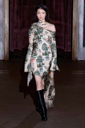 Défilé de mode Monse collection automne hiver 2025 2026 lors de la Fashion Week de New York Model on the runway at the MOnse Fall RTW 2025 fashion show as part of New York Fashion Week on February 09, 2025 in New York, New York New York Etats Unis  Copyright: xAgencex xBestimagexAgencex xBestimagex