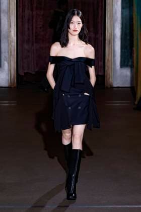 Défilé de mode Monse collection automne hiver 2025 2026 lors de la Fashion Week de New York Model on the runway at the MOnse Fall RTW 2025 fashion show as part of New York Fashion Week on February 09, 2025 in New York, New York New York Etats Unis  Copyright: xAgencex xBestimagexAgencex xBestimagex