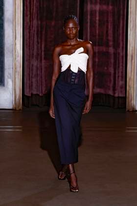 Défilé de mode Monse collection automne hiver 2025 2026 lors de la Fashion Week de New York Model on the runway at the MOnse Fall RTW 2025 fashion show as part of New York Fashion Week on February 09, 2025 in New York, New York New York Etats Unis  Copyright: xAgencex xBestimagexAgencex xBestimagex