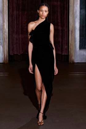Défilé de mode Monse collection automne hiver 2025 2026 lors de la Fashion Week de New York Model on the runway at the MOnse Fall RTW 2025 fashion show as part of New York Fashion Week on February 09, 2025 in New York, New York New York Etats Unis  Copyright: xAgencex xBestimagexAgencex xBestimagex