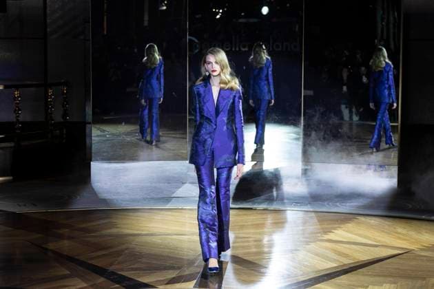 February 10, 2025, New York, New York, USA: A model walks runway for Pamella Roland runway show during New York Fashion Week Fall Winter 2025 at Rainbow Room at Rockefeller Center in New York on February 10, 2025 New York USA - ZUMAr339 20250210_znp_r339_022 Copyright: xLevxRadinx