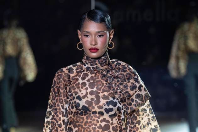 February 10, 2025, New York, New York, USA: A model walks runway for Pamella Roland runway show during New York Fashion Week Fall Winter 2025 at Rainbow Room at Rockefeller Center in New York on February 10, 2025 New York USA - ZUMAr339 20250210_znp_r339_068 Copyright: xLevxRadinx