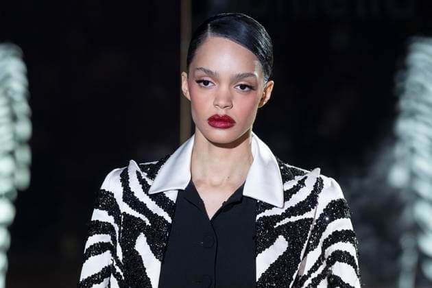 February 10, 2025, New York, New York, USA: A model walks runway for Pamella Roland runway show during New York Fashion Week Fall Winter 2025 at Rainbow Room at Rockefeller Center in New York on February 10, 2025 New York USA - ZUMAr339 20250210_znp_r339_084 Copyright: xLevxRadinx