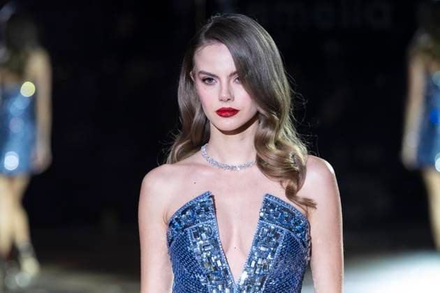 February 10, 2025, New York, New York, USA: A model walks runway for Pamella Roland runway show during New York Fashion Week Fall Winter 2025 at Rainbow Room at Rockefeller Center in New York on February 10, 2025 New York USA - ZUMAr339 20250210_znp_r339_098 Copyright: xLevxRadinx