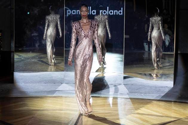 February 10, 2025, New York, New York, USA: A model walks runway for Pamella Roland runway show during New York Fashion Week Fall Winter 2025 at Rainbow Room at Rockefeller Center in New York on February 10, 2025 New York USA - ZUMAr339 20250210_znp_r339_057 Copyright: xLevxRadinx