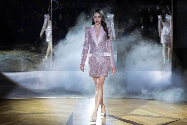 February 10, 2025, New York, New York, USA: A model walks runway for Pamella Roland runway show during New York Fashion Week Fall Winter 2025 at Rainbow Room at Rockefeller Center in New York on February 10, 2025 New York USA - ZUMAr339 20250210_znp_r339_038 Copyright: xLevxRadinx