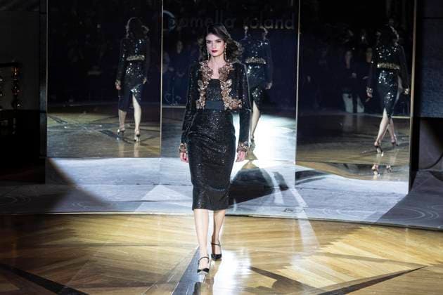 February 10, 2025, New York, New York, USA: A model walks runway for Pamella Roland runway show during New York Fashion Week Fall Winter 2025 at Rainbow Room at Rockefeller Center in New York on February 10, 2025 New York USA - ZUMAr339 20250210_znp_r339_062 Copyright: xLevxRadinx