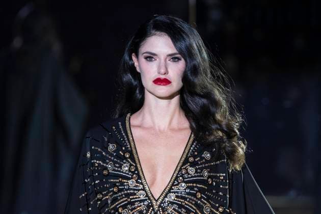 February 10, 2025, New York, New York, USA: A model walks runway for Pamella Roland runway show during New York Fashion Week Fall Winter 2025 at Rainbow Room at Rockefeller Center in New York on February 10, 2025 New York USA - ZUMAr339 20250210_znp_r339_065 Copyright: xLevxRadinx