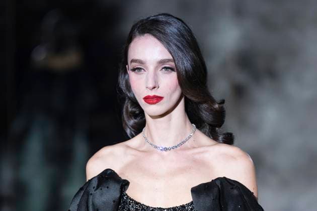 February 10, 2025, New York, New York, USA: A model walks runway for Pamella Roland runway show during New York Fashion Week Fall Winter 2025 at Rainbow Room at Rockefeller Center in New York on February 10, 2025 New York USA - ZUMAr339 20250210_znp_r339_110 Copyright: xLevxRadinx
