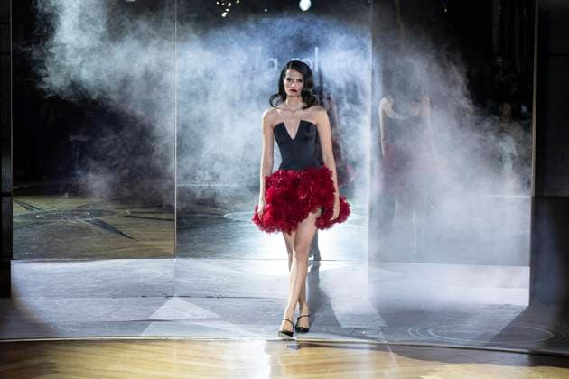 February 10, 2025, New York, New York, USA: A model walks runway for Pamella Roland runway show during New York Fashion Week Fall Winter 2025 at Rainbow Room at Rockefeller Center in New York on February 10, 2025 New York USA - ZUMAr339 20250210_znp_r339_111 Copyright: xLevxRadinx