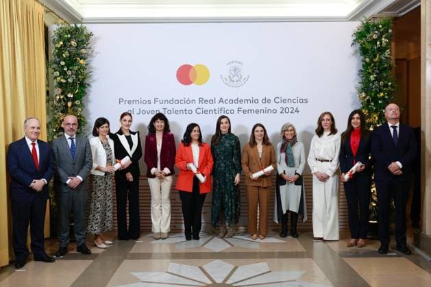 11-02-2025 Madrid Queen Letizia with Ivana Gasulla, Ana Primo Ramos, Maria Escudero Escribano and Ainoa Magrach Gonzalez attends the Royal Academy of Sciences Foundation of Spain awards for young female scientific talent, on the occasion of the International Day of Women and Girls in Science, at the Royal Academy of Exact Sciences in Madrid. No Spain Â  Copyright: xPPEx
