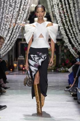 Bibhu Mohapatra fashion show fall winter collection 2025 2026 during New York Fashion Week A model walks the runway at the Bibhu Mohapatra fashion show during New York Fashion Week at the The Pierre Hotel on February 10, 2025 in New York City New York Etats Unis  Copyright: xAgencex xBestimagexAgencex xBestimagex