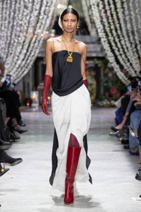 Bibhu Mohapatra fashion show fall winter collection 2025 2026 during New York Fashion Week A model walks the runway at the Bibhu Mohapatra fashion show during New York Fashion Week at the The Pierre Hotel on February 10, 2025 in New York City New York Etats Unis  Copyright: xAgencex xBestimagexAgencex xBestimagex