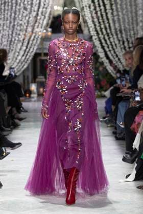 Bibhu Mohapatra fashion show fall winter collection 2025 2026 during New York Fashion Week A model walks the runway at the Bibhu Mohapatra fashion show during New York Fashion Week at the The Pierre Hotel on February 10, 2025 in New York City New York Etats Unis  Copyright: xAgencex xBestimagexAgencex xBestimagex