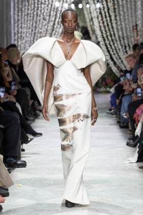 Bibhu Mohapatra fashion show fall winter collection 2025 2026 during New York Fashion Week A model walks the runway at the Bibhu Mohapatra fashion show during New York Fashion Week at the The Pierre Hotel on February 10, 2025 in New York City New York Etats Unis  Copyright: xAgencex xBestimagexAgencex xBestimagex