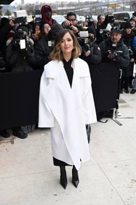 Celebrity guests arrive at the Michael Kors show during New York Fashion Week Featuring: Rose Byrne Where: New York City, New York, United States When: 11 Feb 2025 Credit: Elder Ordonez INSTARimages EDITORIAL USE ONLY. NOT FOR USE BY NEWSPAPERS BASED IN THE UK. Copyright: xx instar54505191