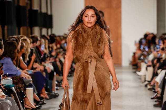 Bilder des Jahres 2025, Entertainment 02 Februar Entertainment Themen der Woche KW07 Entertainment Bilder des Tages Paloma Elsesser - Runway during the Michael Kors Collection Fall Winter 2025 Runway Show at Terminal Warehouse on February 11, 2025 in New York City  Copyright: xAgencex xBestimagexAgencex xBestimagex
