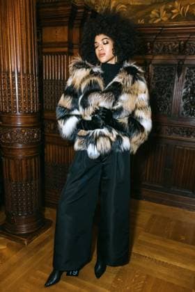 February 11, 2025, New York, New York, United States: Model at the Dennis Basso Fall Winter 2025 Presentation at The Columbus Foundation in New York. Dinara Khairova Zuma Press February 11, 2025. New York United States - ZUMAp281 20250211_zea_p281_026 Copyright: xPhotoxImagexPressx
