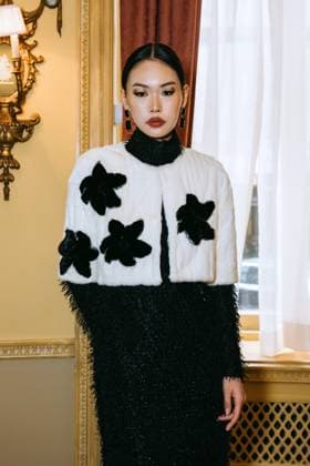 February 11, 2025, New York, New York, United States: Model at the Dennis Basso Fall Winter 2025 Presentation at The Columbus Foundation in New York. Dinara Khairova Zuma Press February 11, 2025. New York United States - ZUMAp281 20250211_zea_p281_050 Copyright: xPhotoxImagexPressx
