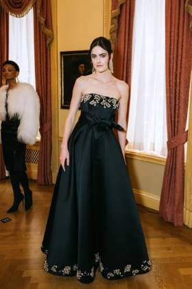 February 11, 2025, New York, New York, United States: Model at the Dennis Basso Fall Winter 2025 Presentation at The Columbus Foundation in New York. Dinara Khairova Zuma Press February 11, 2025. New York United States - ZUMAp281 20250211_zea_p281_062 Copyright: xPhotoxImagexPressx