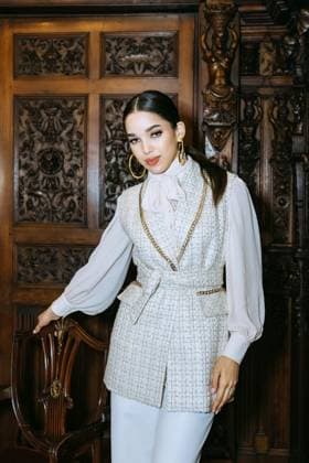 February 11, 2025, New York, New York, United States: Model at the Dennis Basso Fall Winter 2025 Presentation at The Columbus Foundation in New York. Dinara Khairova Zuma Press February 11, 2025. New York United States - ZUMAp281 20250211_zea_p281_070 Copyright: xPhotoxImagexPressx