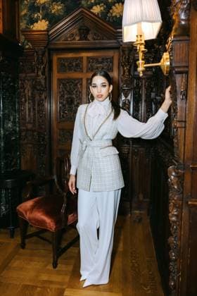 February 11, 2025, New York, New York, United States: Model at the Dennis Basso Fall Winter 2025 Presentation at The Columbus Foundation in New York. Dinara Khairova Zuma Press February 11, 2025. New York United States - ZUMAp281 20250211_zea_p281_072 Copyright: xPhotoxImagexPressx
