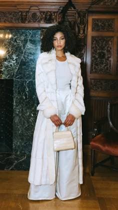 February 11, 2025, New York, New York, United States: Model at the Dennis Basso Fall Winter 2025 Presentation at The Columbus Foundation in New York. Dinara Khairova Zuma Press February 11, 2025. New York United States - ZUMAp281 20250211_zea_p281_073 Copyright: xPhotoxImagexPressx
