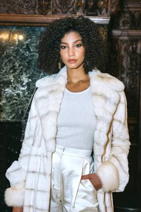 February 11, 2025, New York, New York, United States: Model at the Dennis Basso Fall Winter 2025 Presentation at The Columbus Foundation in New York. Dinara Khairova Zuma Press February 11, 2025. New York United States - ZUMAp281 20250211_zea_p281_071 Copyright: xPhotoxImagexPressx