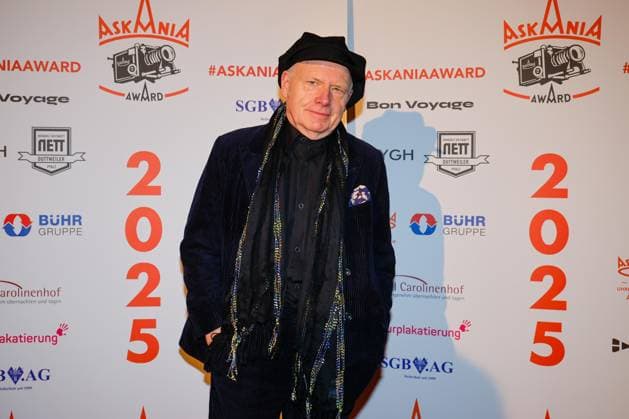 Herrmann Vaske laudator at the 17th ASKANIA Award ceremony at the Quatsch Comedy Club Berlin