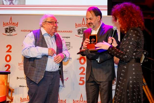 Award winners Jacki Schwarz, Martina Dold at the 17th ASKANIA Award ceremony at the Quatsch Comedy Club Berlin