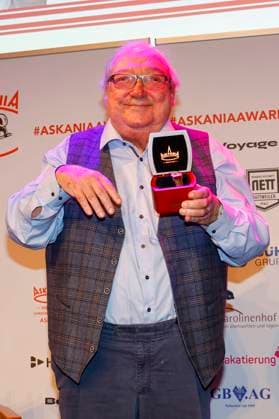Award winner Jacki Schwarz at the 17th ASKANIA Award ceremony at the Quatsch Comedy Club Berlin