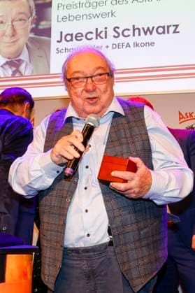 Award winner Jacki Schwarz at the 17th ASKANIA Award ceremony at the Quatsch Comedy Club Berlin