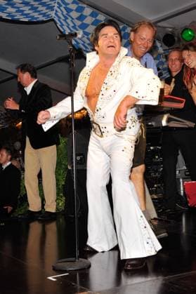 Fritz Wepper als Elvis auf der Buehne - 60.Geburtstag von Schoenheitsschirurg Prof.Werner Mang - Risen Feier bei Werners Wies n - im Oktoberfestzelt - in Lindau Oberbayern am 03.September 2009 - Photo BREUELBILD BB Postfach 700210 * D-22045 HAMBURG Tel.+49 40-66976697 - E-Mail:breuel@breuel-bild.de Beleg und Honorarpflichtig + 7,00 % UST. BREUELBILD uebernimmt keine Haftung bei einer evtuellen Verletzung Rechte Dritter die aus der Veroeffentlichung dieses Bildes entstehen koennten - AGBs siehe www.breuel-bild.de Bayern Germany *** Fritz Wepper as Elvis at the Stage 60 Birthday from Plastic surgeon Prof Werner Mang Risen Celebration at Werners Wies n at Oktoberfest tent in Lindau Upper Bavaria on 03 September 2009 Photo BREUEL