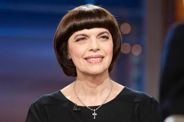 Mireille Mathieu, Saengerin, zu Gast in der ARD - Talkshow BECKMANN in Hamburg am 03.11.2009. Photo BREUEL BILD McMatzen Postfach 700210 * D-22045 HAMBURG Tel.+49 40-66976697 - E-Mail:breuel@breuel-bild.de Beleg und Honorarpflichtig + 7,00 % UST. BREUEL BILD uebernimmt keine Haftung bei einer evtuellen Verletzung Rechte Dritter die aus der Veroeffentlichung dieses Bildes entstehen koennten - AGBs siehe www.breuel-bild.de HH Germany *** Mireille Mathieu, Saenger, to Guest in the ARD Talk show Beckmann in Hamburg on 03 11 2009 Photo Breuel Picture McMatzen P.O. Box 700210 * D 22045 Hamburg Tel 49 40 66976697 e Mail breuel@breuel Picture de Document and Honorarpflichtig 7,00 VAT Breuel Picture takes over none Liability at