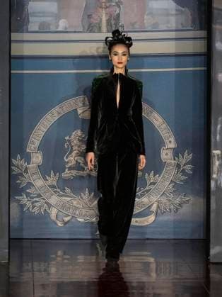 February 13, 2025, New York, New York, USA: Model walks runway for Zang Toi runway show during New York Fashion Week Fall Winter 2025 at Park Avenue Christian Church in New York on February 13, 2025. Zang Toi design for House of Toi includes dresses, shoes, accessories like bags, costume jewelry, belts and etc. New York USA - ZUMAr339 20250213_znp_r339_076 Copyright: xLevxRadinx