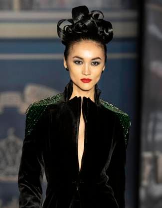 February 13, 2025, New York, New York, USA: Model walks runway for Zang Toi runway show during New York Fashion Week Fall Winter 2025 at Park Avenue Christian Church in New York on February 13, 2025. Zang Toi design for House of Toi includes dresses, shoes, accessories like bags, costume jewelry, belts and etc. New York USA - ZUMAr339 20250213_znp_r339_077 Copyright: xLevxRadinx